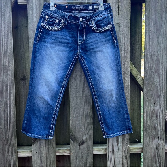 Miss Me Signature Capri - Picture 2 of 8